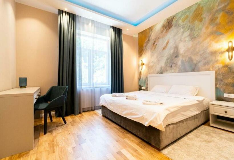 Black Gate Quiet Studio In The Heart Of Old Town With Free Private Secured Parking