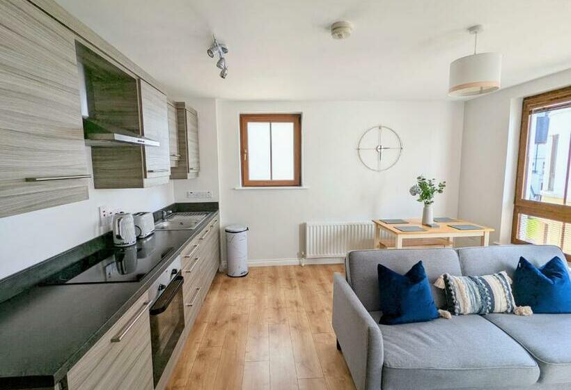 Brooklands Central Apartment