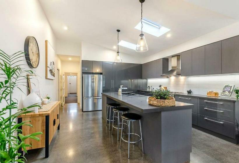 Dianas Place