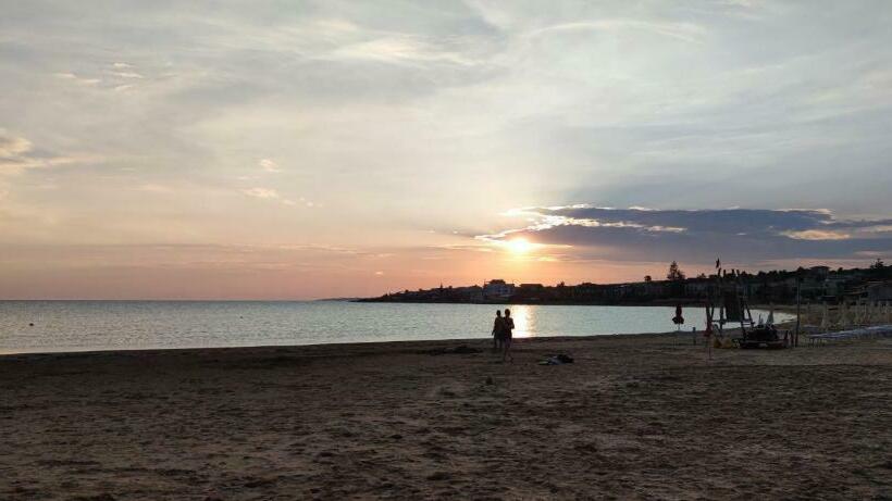 Donna Beatrice Amare Beach House