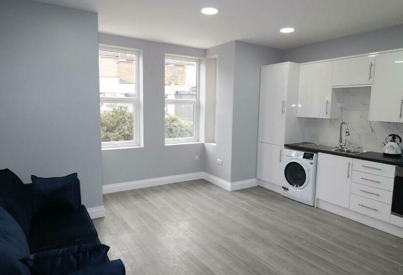 First Floor 1 Bed Flat   4