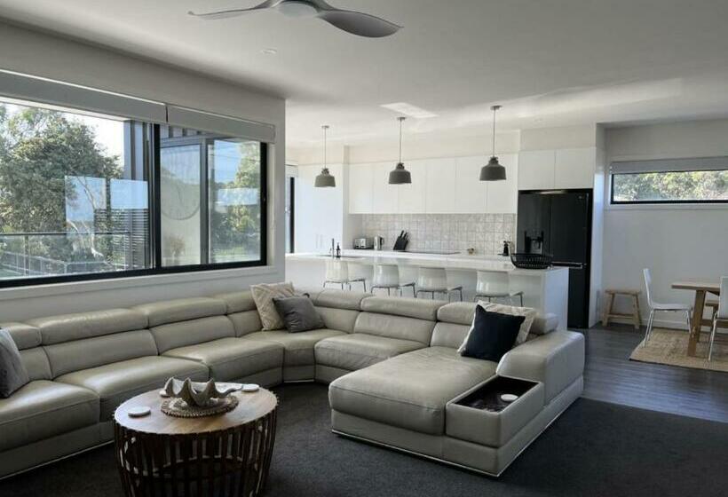 Luxury On Bayview Wifi Linen Included