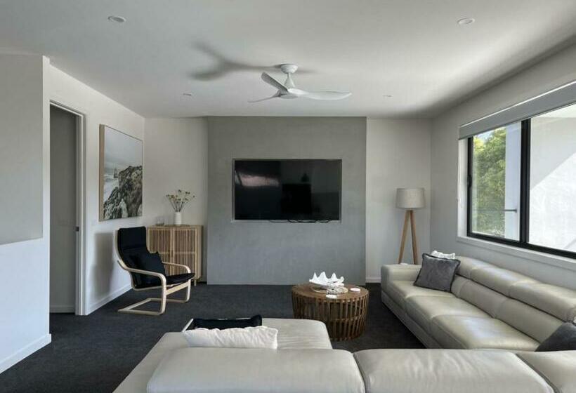 Luxury On Bayview Wifi Linen Included