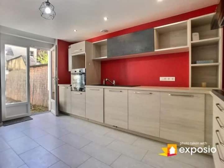 Maison De Ville Avec Petite Cour