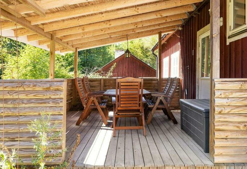 Mobile Home In Sjoared