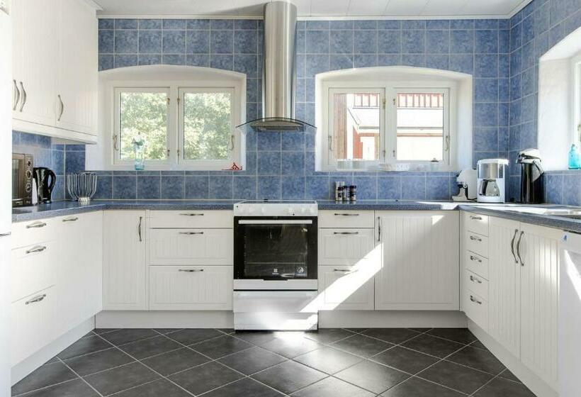 Mobile Home In Sjoared