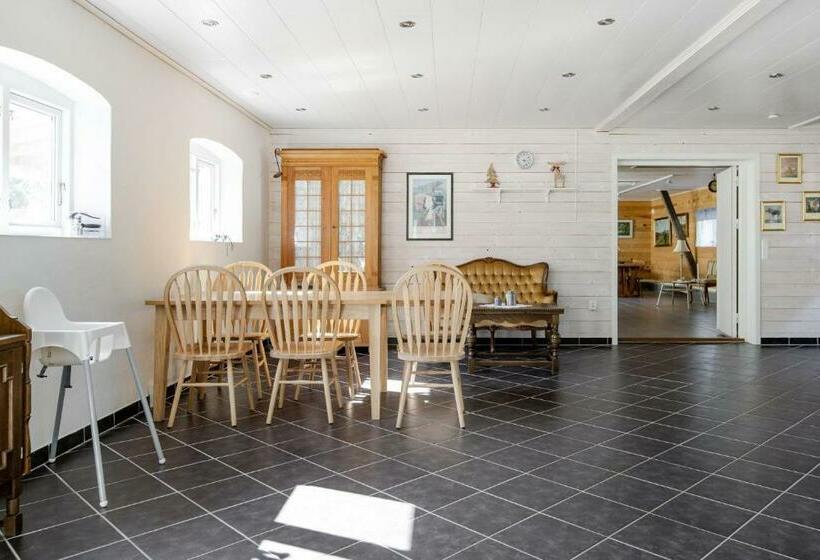 Mobile Home In Sjoared