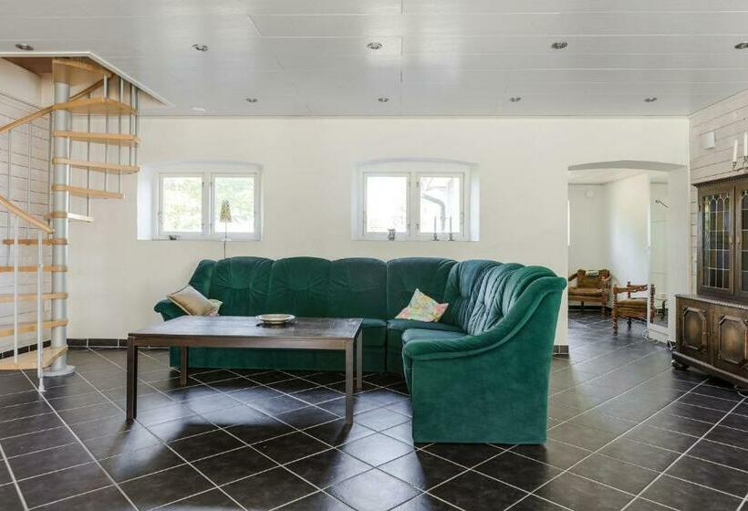 Mobile Home In Sjoared