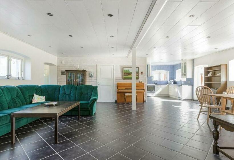 Mobile Home In Sjoared