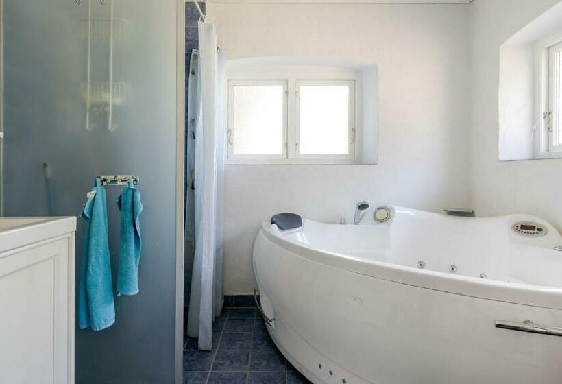 Mobile Home In Sjoared