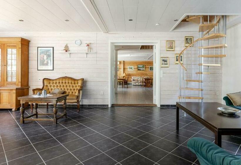 Mobile Home In Sjoared