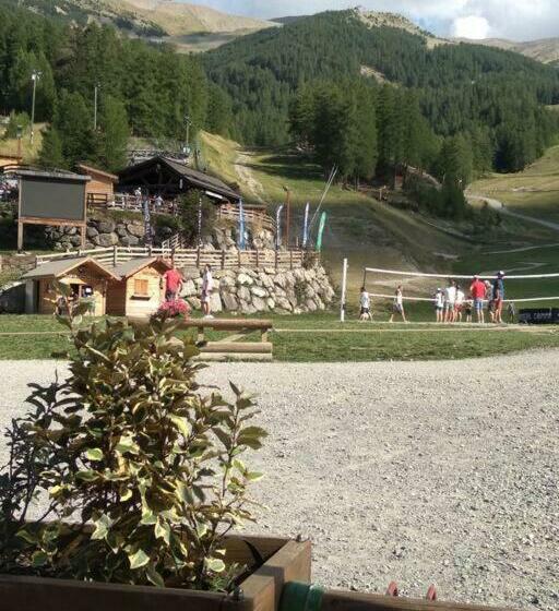 T2 Les Orres 1800 Pied Des Pistes Avec Piscine