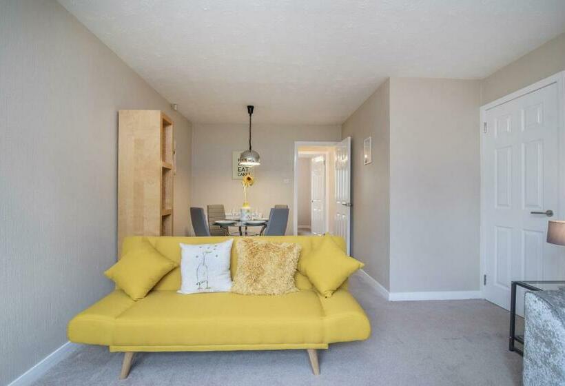 The Kelvin Peaceful West End River View Property