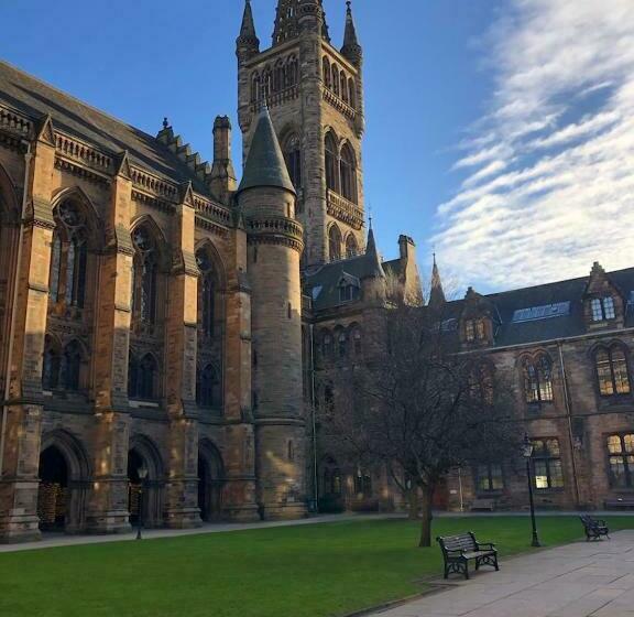 The Kelvin Peaceful West End River View Property