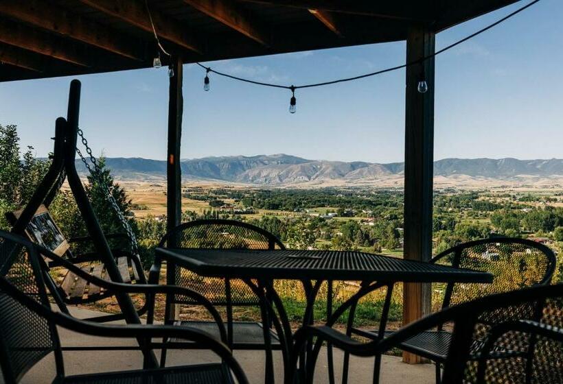 The Mountain View Walk Out