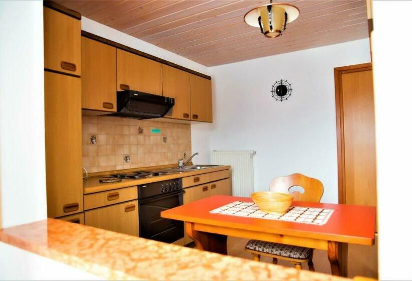 1 Bergpanorama Und Atemberaubende Alpine Almlandschaft Für Absolute Nichtraucher