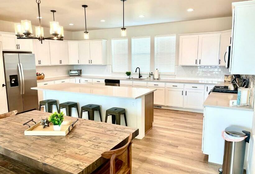 Brand New Entire Home, Bozeman/belgrade Area