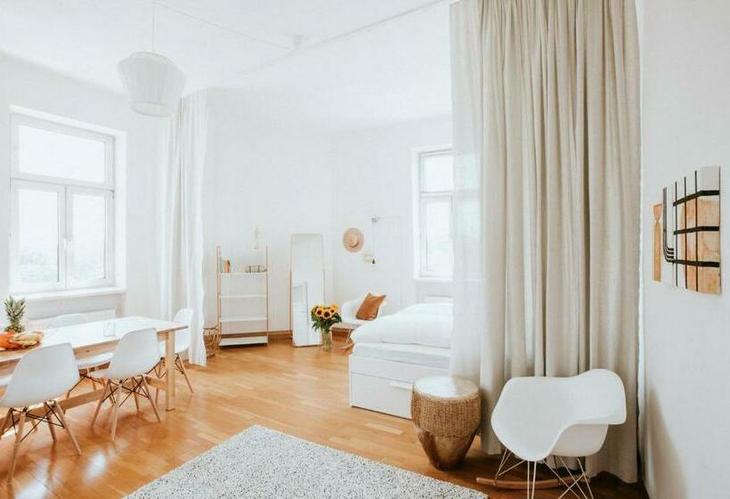 Central Design Apartment Next To Belvedere Castle