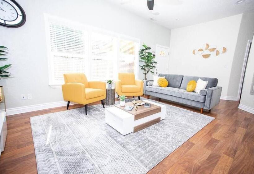 Concord Beautiful 2 Bedroom Villa