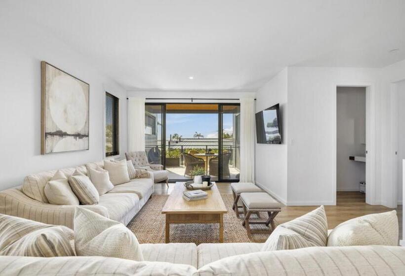 Echoes At Woolgoolga