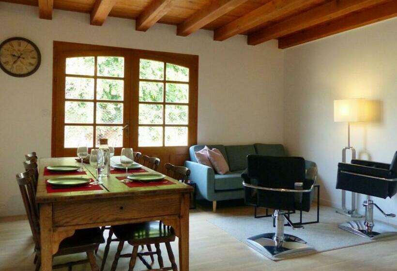 Charmant Gîte Avec Piscine Privative Et Terrasse à Charroux, Village Médiéval Fr 1 489 394