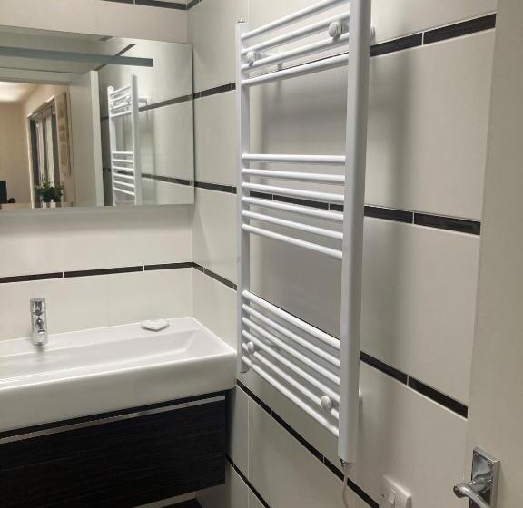 Independent Rural Detached Annexe With Free Private Parking