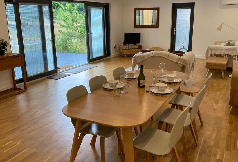 Independent Rural Detached Annexe With Free Private Parking