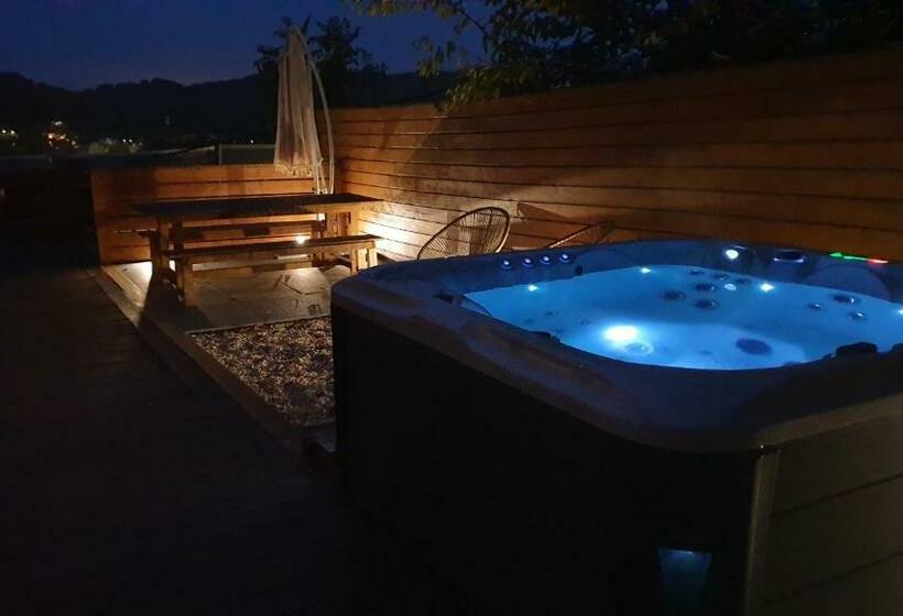 Le Chalet Jacuzzi Et Détente 4 étoiles