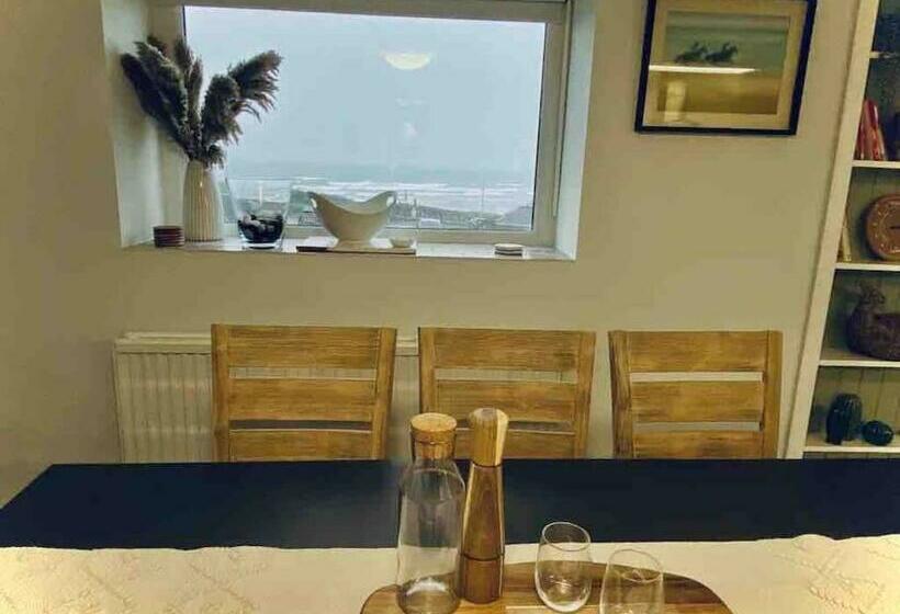 Luxury Family Beachside Home Inc Hot Tub & Parking