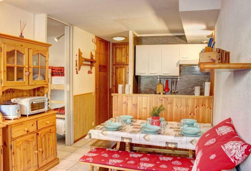 Marcolski Home   Schuss 1