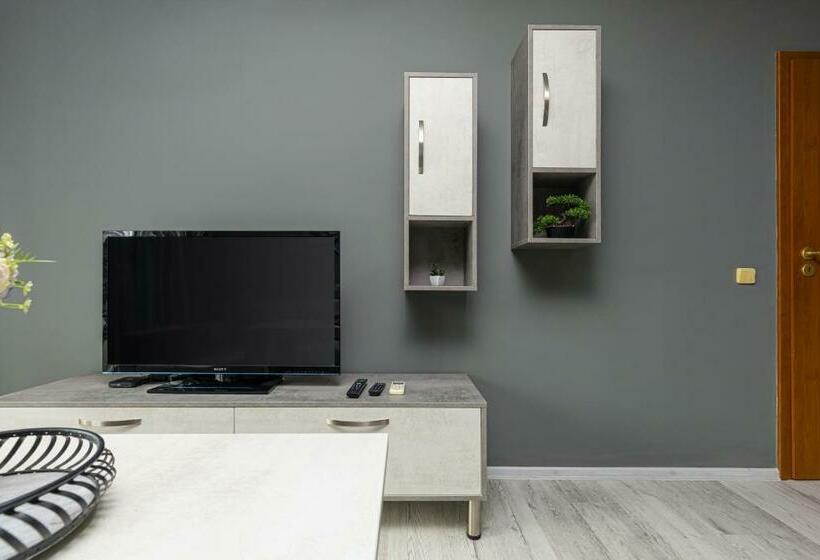 Modernly Designed 1bd Apartment With A Nice Terrace