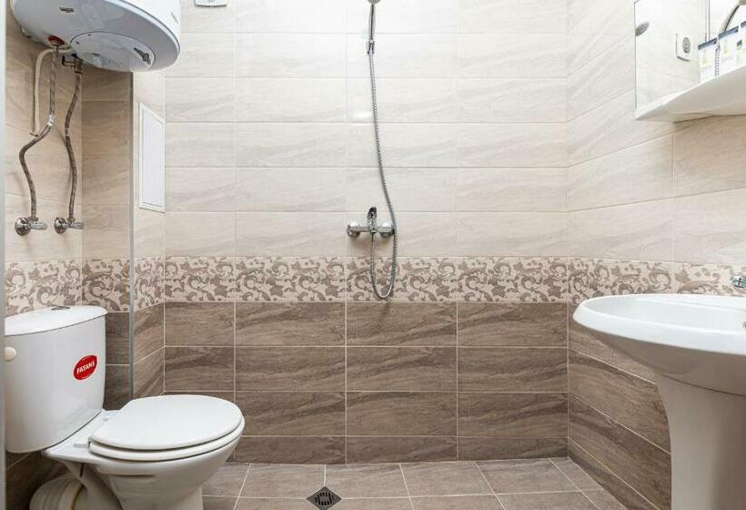 Modernly Designed 1bd Apartment With A Nice Terrace