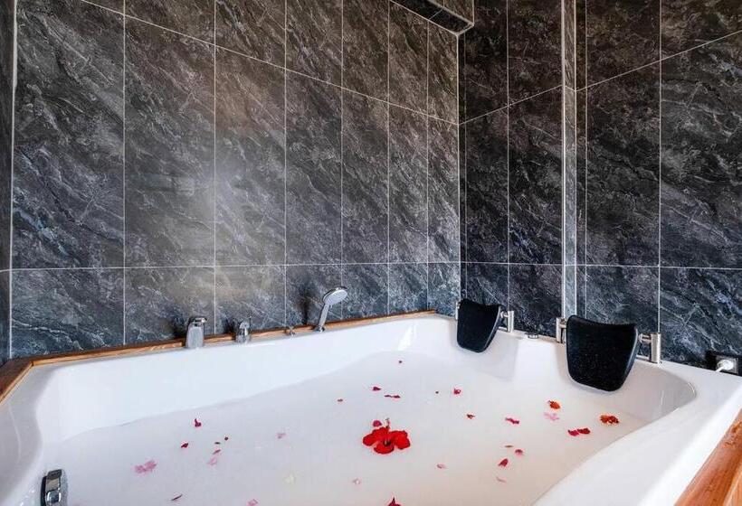 Sessiz Sakin Manzaralı Sauna Ve Jakuzili,müstakil Havuzlu Villa