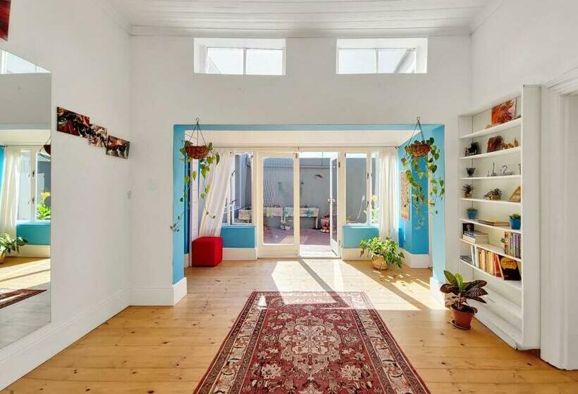 Spacious Family Home In Woodstock!