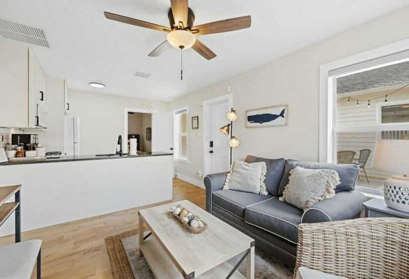 Stylish Luxury Home Near The Beach & Downtown