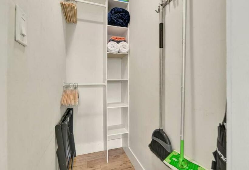 Stylish Luxury Home Near The Beach & Downtown