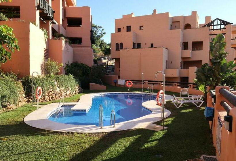 Superb 2 Bed Apartment In Duquesa