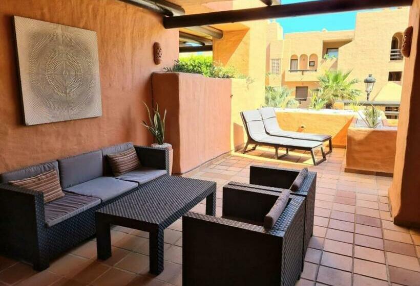 Superb 2 Bed Apartment In Duquesa