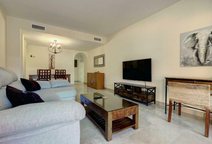 Superb 2 Bed Apartment In Duquesa