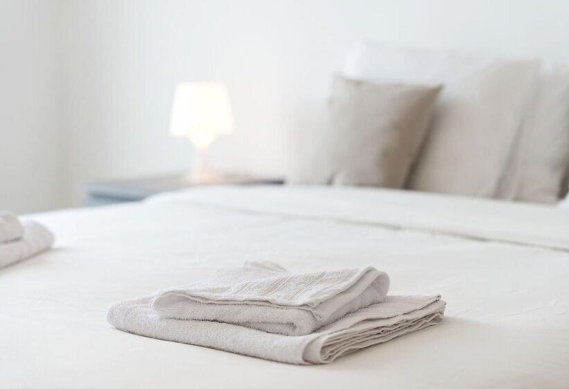 The Elegant Lagos Holiday Apartment By Ideal Homes