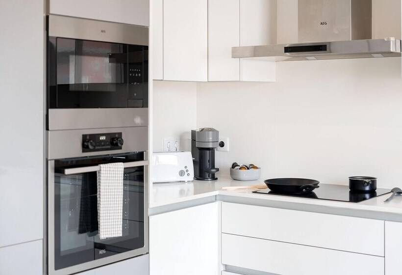 The Elegant Lagos Holiday Apartment By Ideal Homes