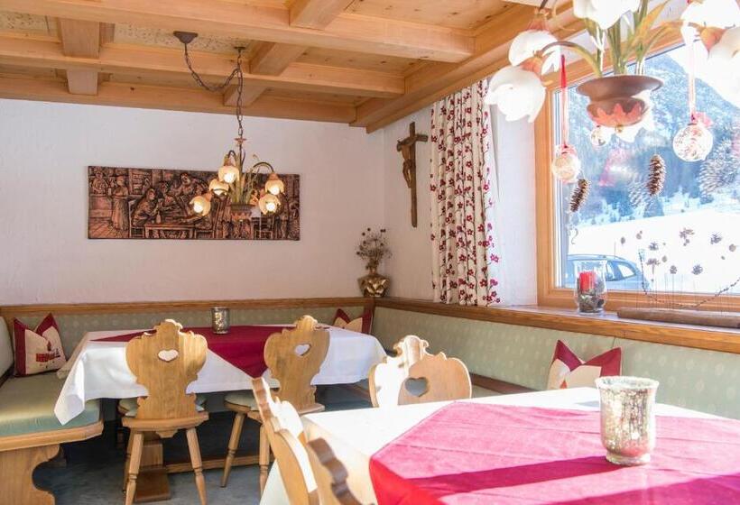 تختخواب و صبحانه Pension Daniel