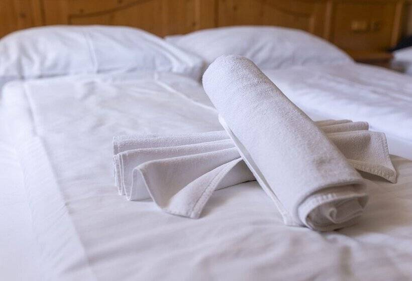 Gastland M1 Hotel & Conference Center