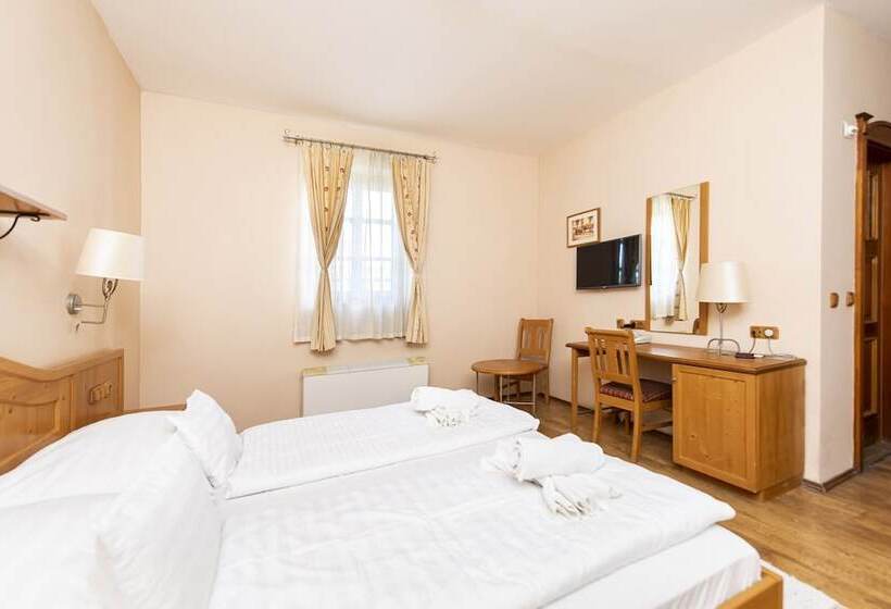 Gastland M1 Hotel & Conference Center