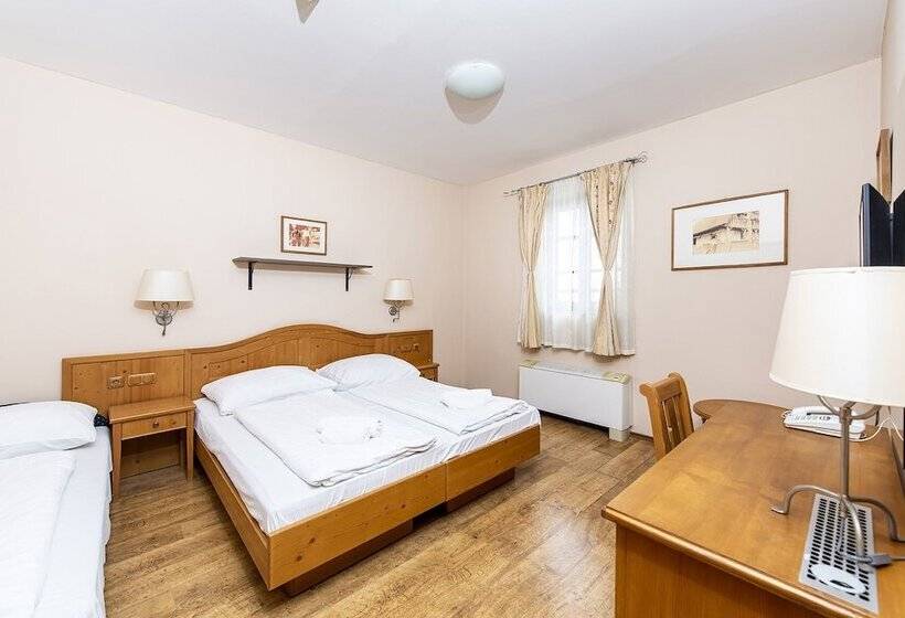 Gastland M1 Hotel & Conference Center