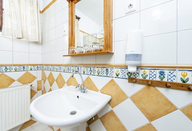 Gastland M1 Hotel & Conference Center