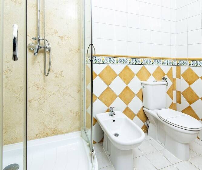 Gastland M1 Hotel & Conference Center