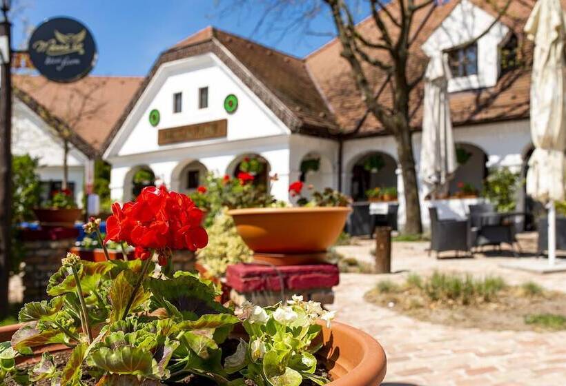 Gastland M1 Hotel & Conference Center