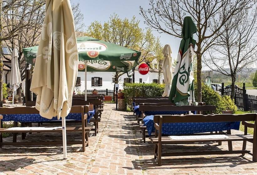 Gastland M1 Hotel & Conference Center