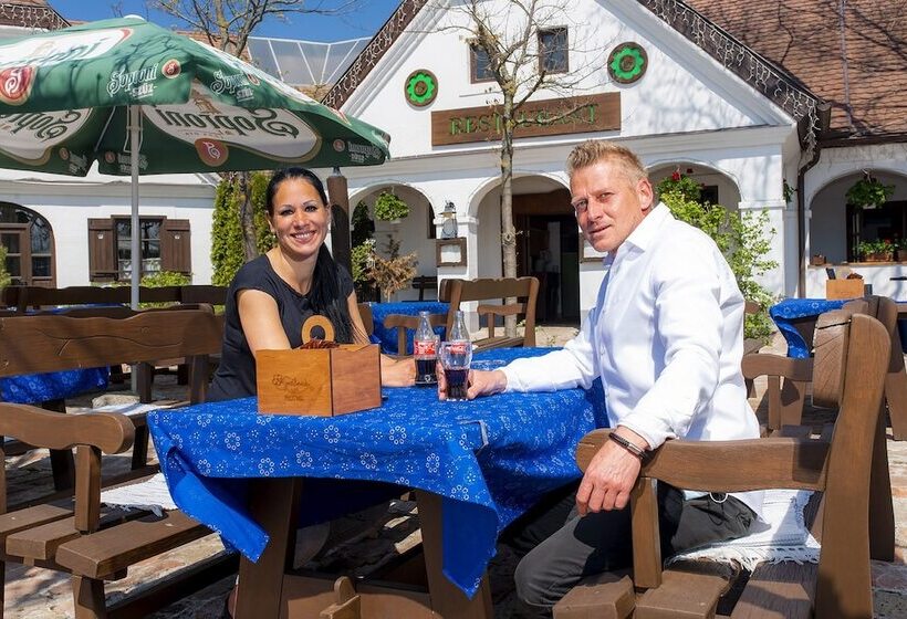 Gastland M1 Hotel & Conference Center